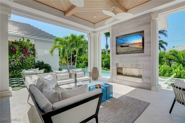 2020 Gordon DR, Naples, FL 34102