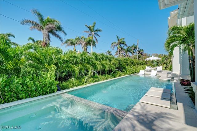 2020 Gordon DR, Naples, FL 34102