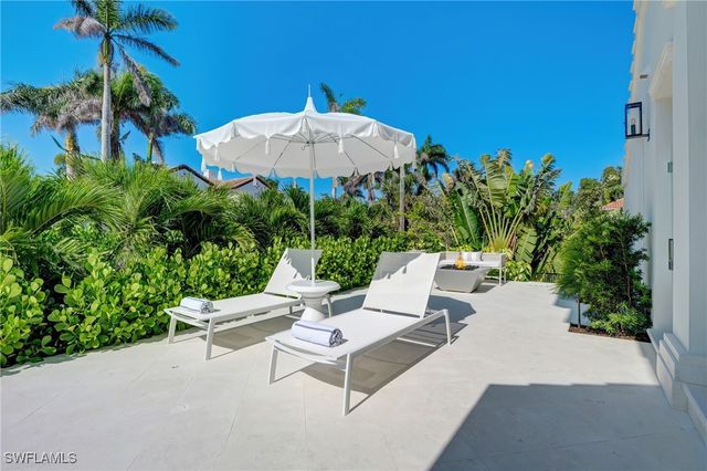 2020 Gordon DR, Naples, FL 34102