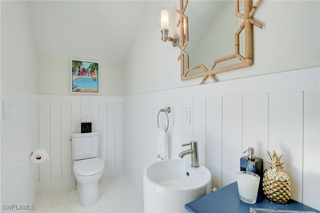 2020 Gordon DR, Naples, FL 34102