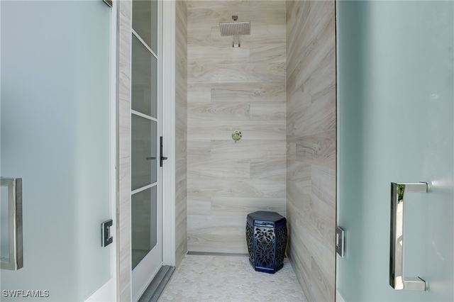 2020 Gordon DR, Naples, FL 34102