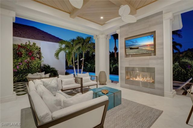 2020 Gordon DR, Naples, FL 34102