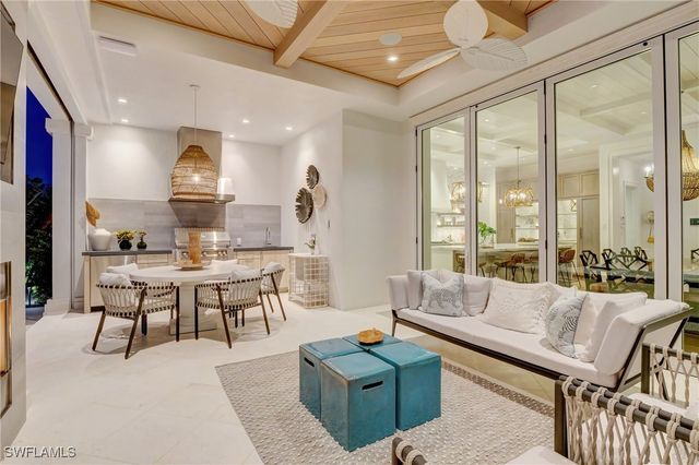 2020 Gordon DR, Naples, FL 34102