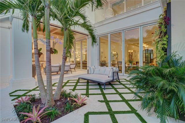 2020 Gordon DR, Naples, FL 34102