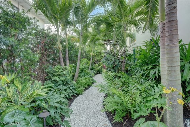 2020 Gordon DR, Naples, FL 34102