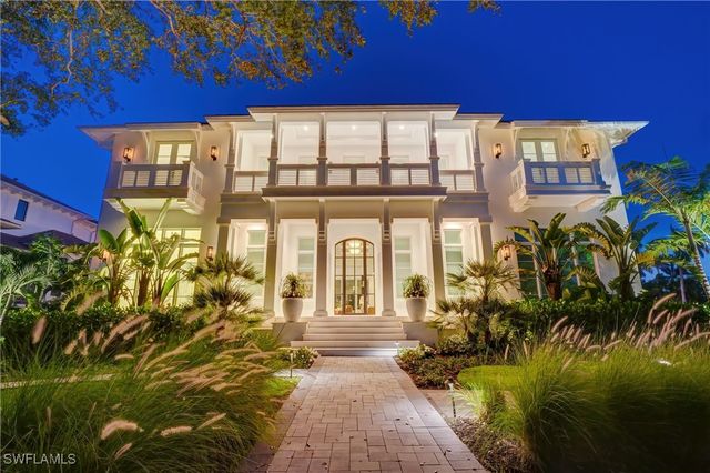 2020 Gordon DR, Naples, FL 34102