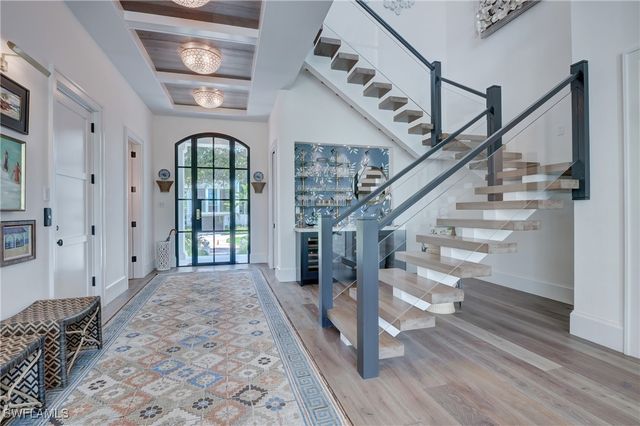 2020 Gordon DR, Naples, FL 34102