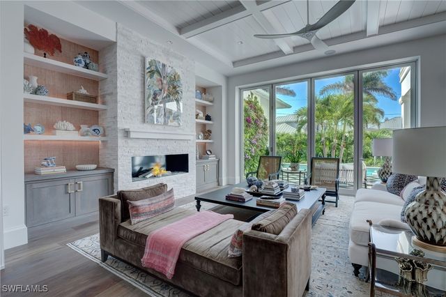 2020 Gordon DR, Naples, FL 34102