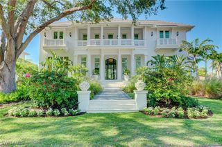 2020 Gordon DR, Naples, FL 34102