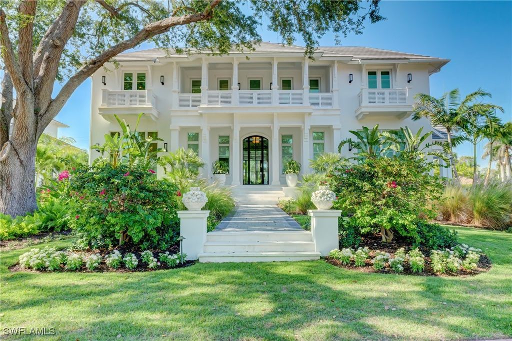 2020 Gordon DR, Naples, FL 34102