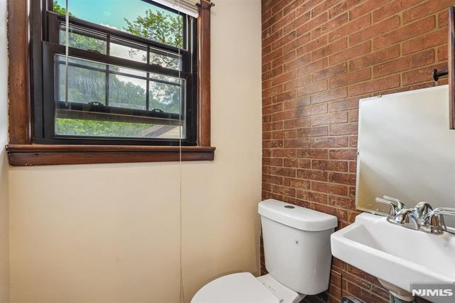 21 Ferncliff Road, Bloomfield, NJ 07003
