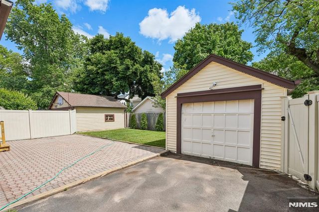 21 Ferncliff Road, Bloomfield, NJ 07003