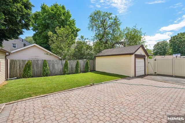 21 Ferncliff Road, Bloomfield, NJ 07003