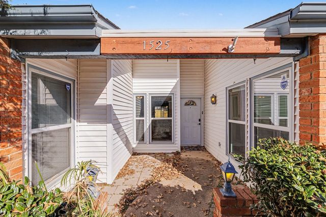 1525 Juniper Lane, Lewisville, TX 75077