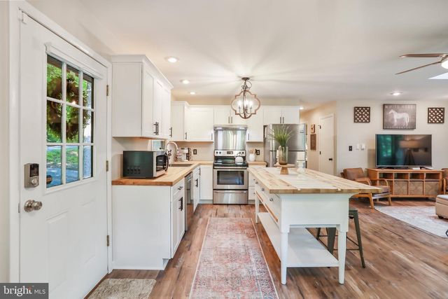148 AMBERWOOD LN, Great Cacapon, WV 25422