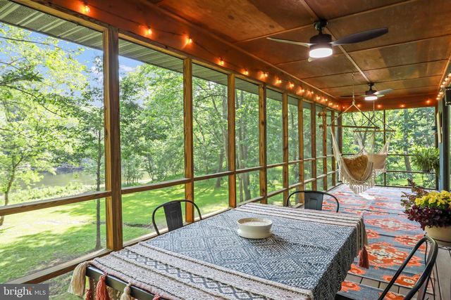 148 AMBERWOOD LN, Great Cacapon, WV 25422