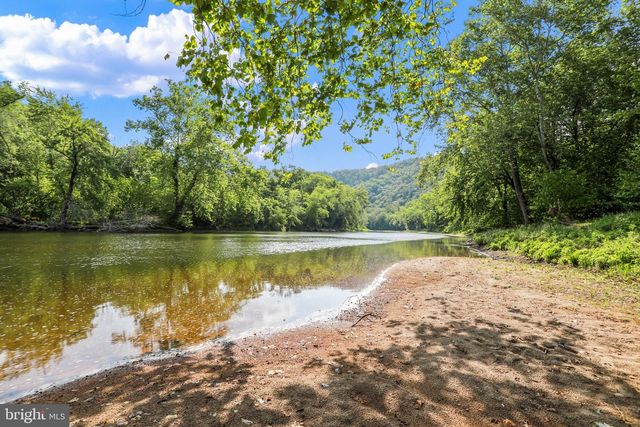 148 AMBERWOOD LN, Great Cacapon, WV 25422
