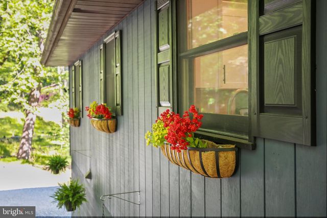 148 AMBERWOOD LN, Great Cacapon, WV 25422