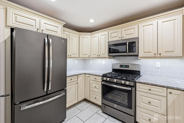 37 Morgan Place, East Brunswick, NJ 08816