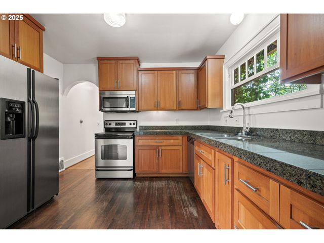 6219 N MINNESOTA Ave, Portland, OR 97217