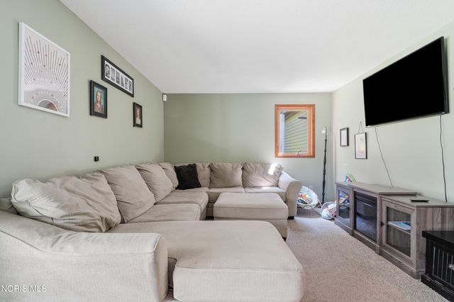 17510 Euler Road, Bowling Green, OH 43402