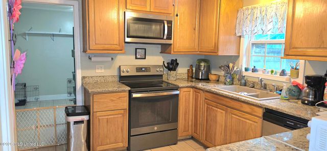 1208 Hickory Hill Drive, Gautier, MS 39553