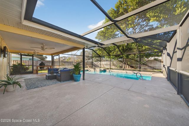 560 Glenwood Avenue, Satellite Beach, FL 32937