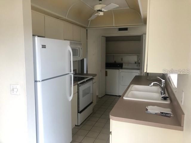 2125 PUEBLO CIRCLE V-7, Sarasota, FL 34231