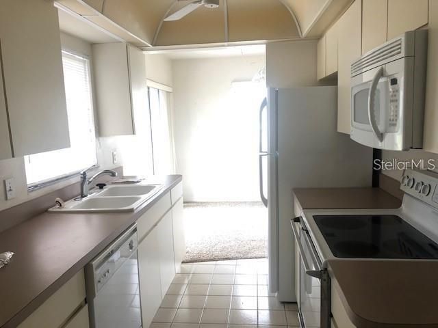 2125 PUEBLO CIRCLE V-7, Sarasota, FL 34231