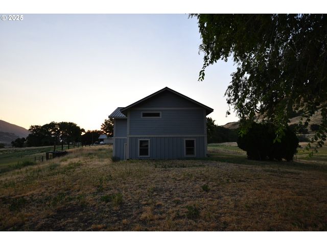 820 Biggs Rufus Hwy, Rufus, OR 97050