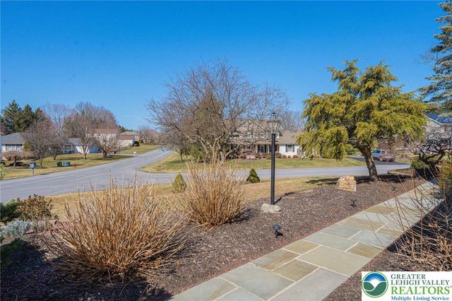 362 Hillview Drive, Lower Nazareth Twp, PA 18064