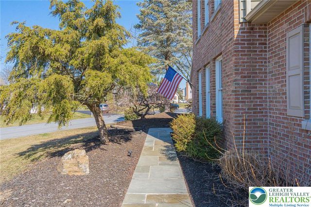 362 Hillview Drive, Lower Nazareth Twp, PA 18064