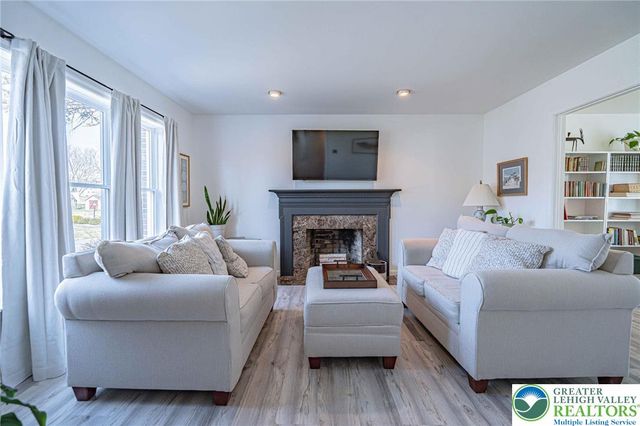 362 Hillview Drive, Lower Nazareth Twp, PA 18064