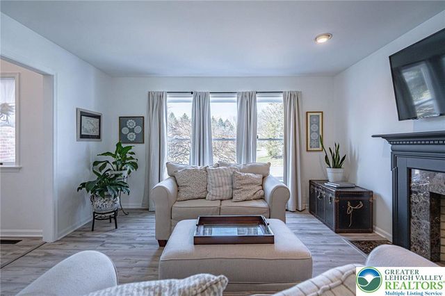 362 Hillview Drive, Lower Nazareth Twp, PA 18064