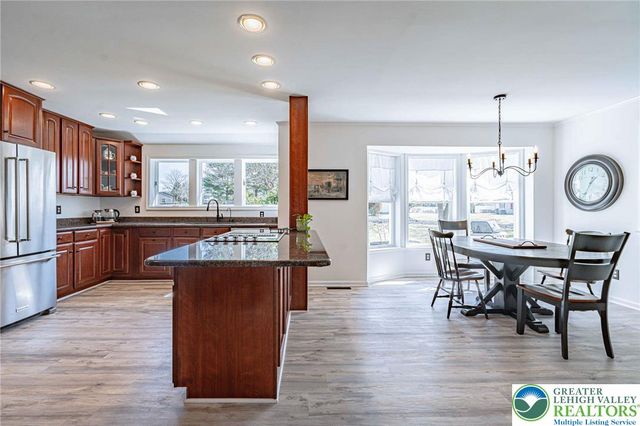 362 Hillview Drive, Lower Nazareth Twp, PA 18064