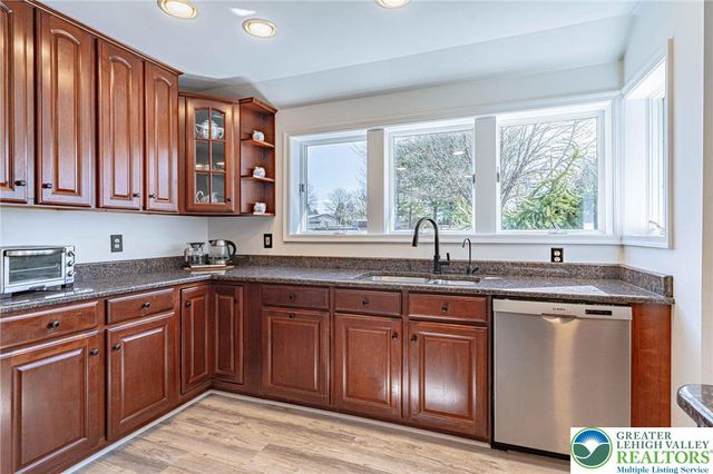 362 Hillview Drive, Lower Nazareth Twp, PA 18064