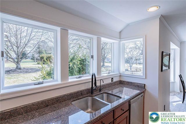 362 Hillview Drive, Lower Nazareth Twp, PA 18064