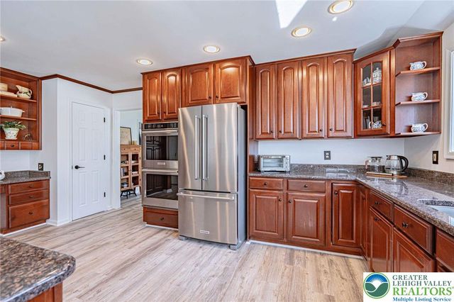 362 Hillview Drive, Lower Nazareth Twp, PA 18064