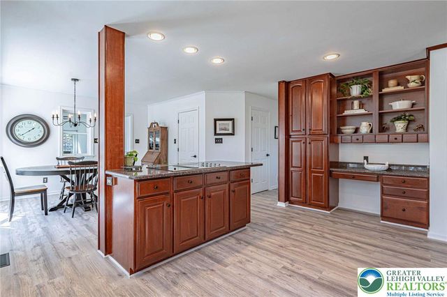 362 Hillview Drive, Lower Nazareth Twp, PA 18064