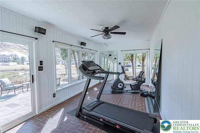 362 Hillview Drive, Lower Nazareth Twp, PA 18064