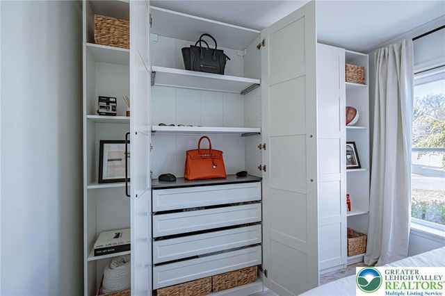 362 Hillview Drive, Lower Nazareth Twp, PA 18064