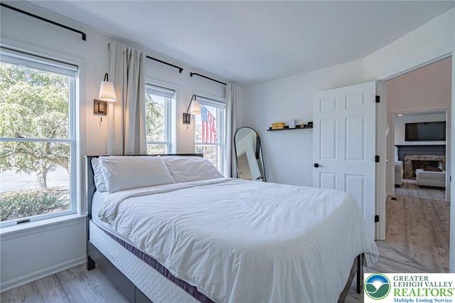 362 Hillview Drive, Lower Nazareth Twp, PA 18064