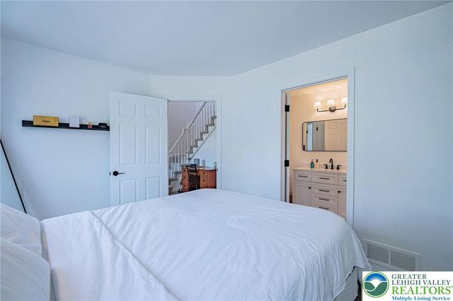 362 Hillview Drive, Lower Nazareth Twp, PA 18064