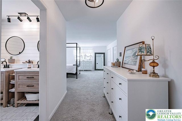 362 Hillview Drive, Lower Nazareth Twp, PA 18064