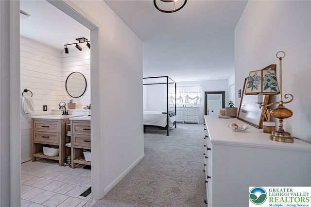 362 Hillview Drive, Lower Nazareth Twp, PA 18064