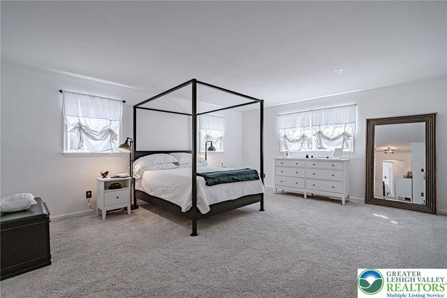 362 Hillview Drive, Lower Nazareth Twp, PA 18064