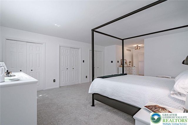 362 Hillview Drive, Lower Nazareth Twp, PA 18064