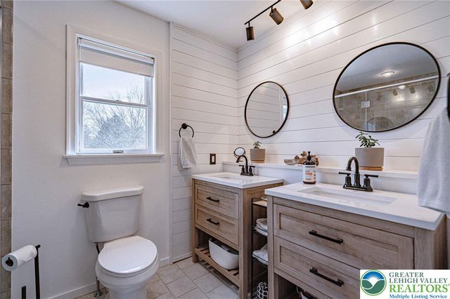 362 Hillview Drive, Lower Nazareth Twp, PA 18064