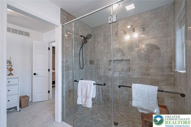 362 Hillview Drive, Lower Nazareth Twp, PA 18064