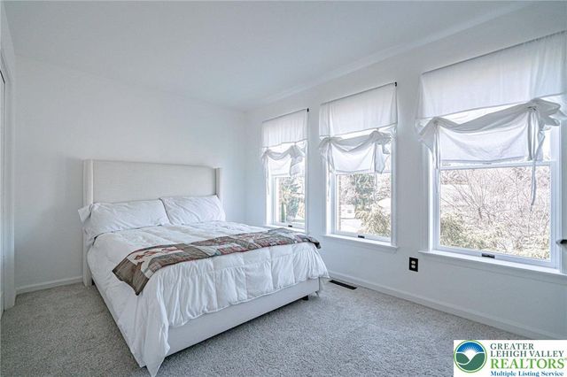 362 Hillview Drive, Lower Nazareth Twp, PA 18064